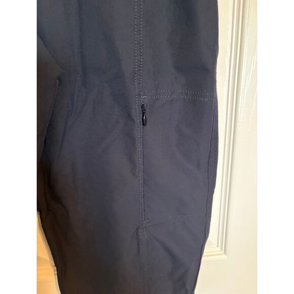 Kirkland Signature travel pants size 16 in black - Picture 5 of 8